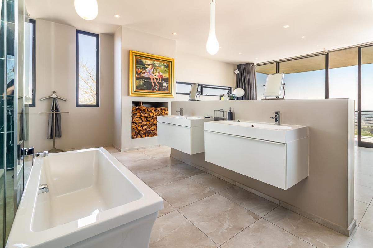 Villa Stellar Guest On Stunning Wine Farm Cape Town