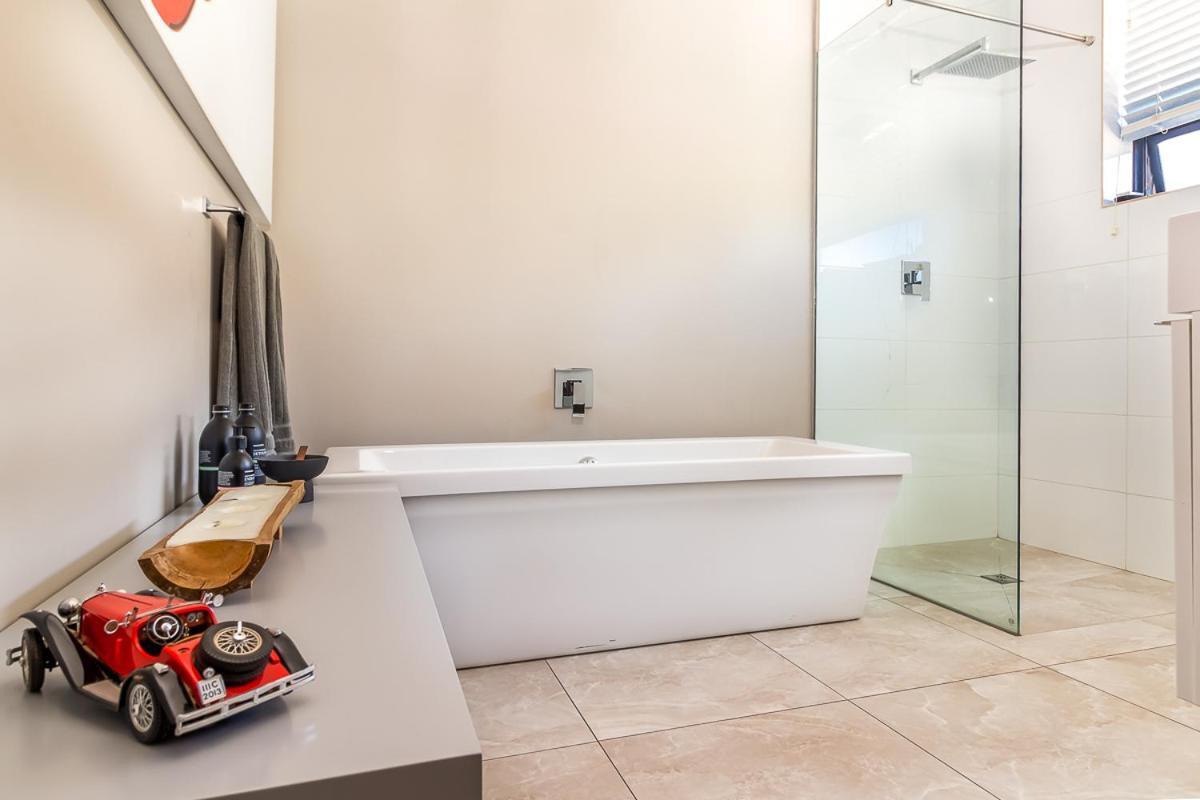 Stellar Guest On Stunning Wine Farm Villa